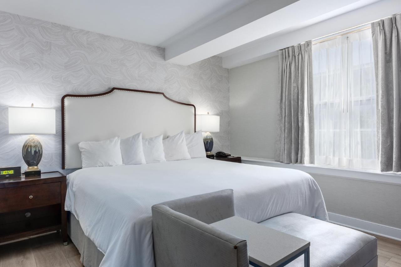 Senate Room with King Bed at The Georgetown Inn