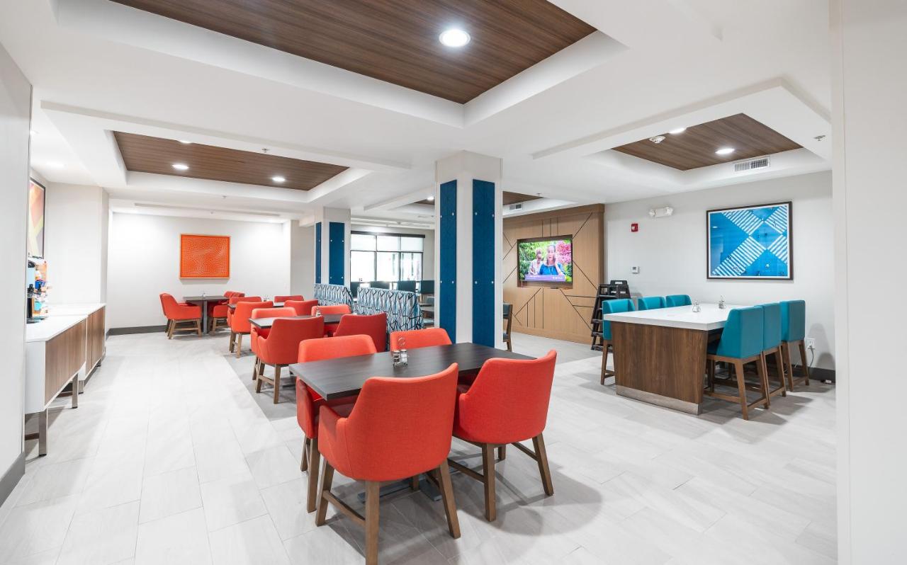 | Holiday Inn Express Hotel & Suites St. Robert, an IHG Hotel