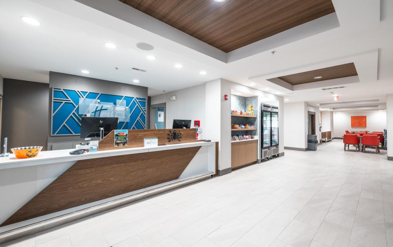 | Holiday Inn Express Hotel & Suites St. Robert, an IHG Hotel