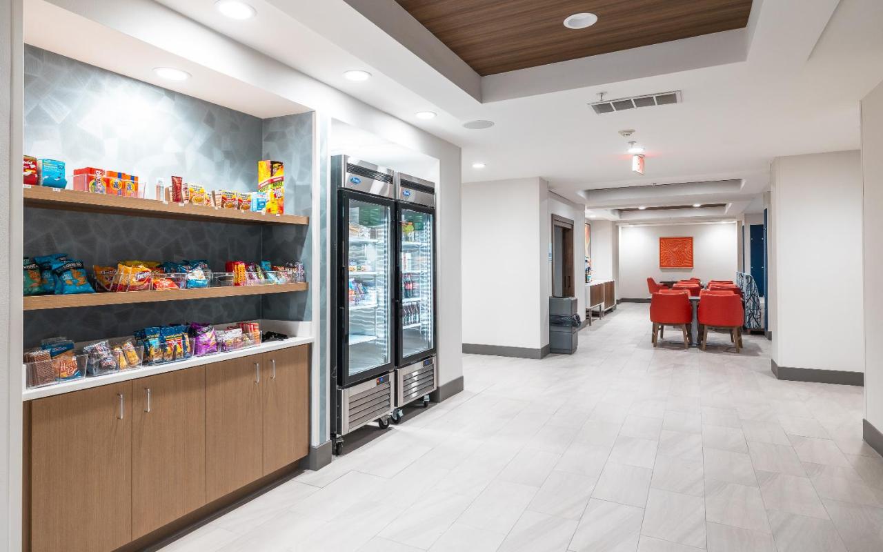 | Holiday Inn Express Hotel & Suites St. Robert, an IHG Hotel