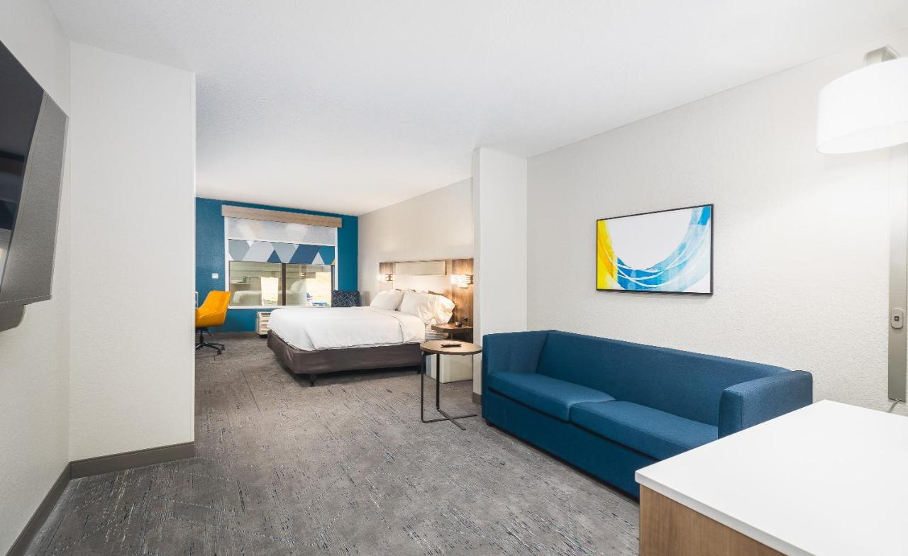 | Holiday Inn Express Hotel & Suites St. Robert, an IHG Hotel