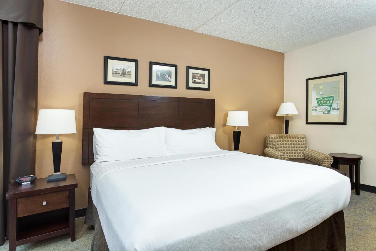 King Room with Roll In Shower - Non-Smoking at Holiday Inn Louisville Airport - Fair/Expo by IHG