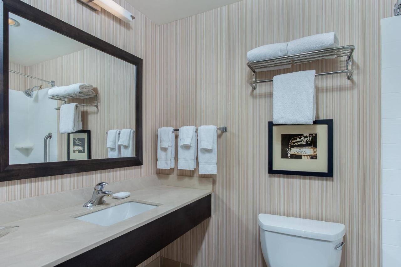 King Room at Holiday Inn Louisville Airport - Fair/Expo by IHG