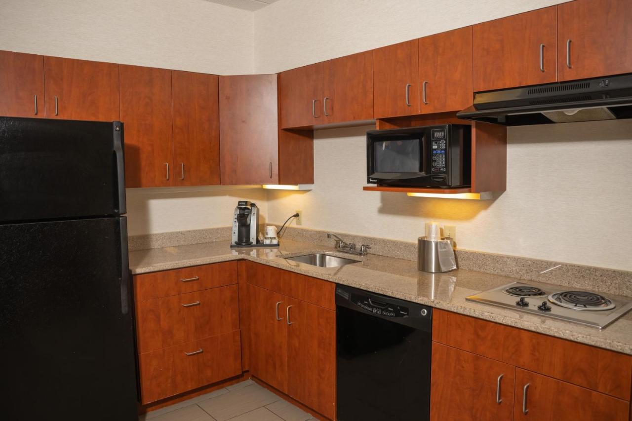 | Holiday Inn Express Hotel & Suites Erie (Summit Township), an IHG Hotel