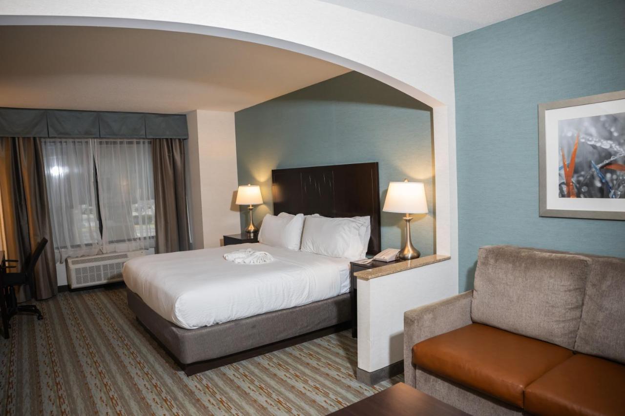 | Holiday Inn Express Hotel & Suites Erie (Summit Township), an IHG Hotel
