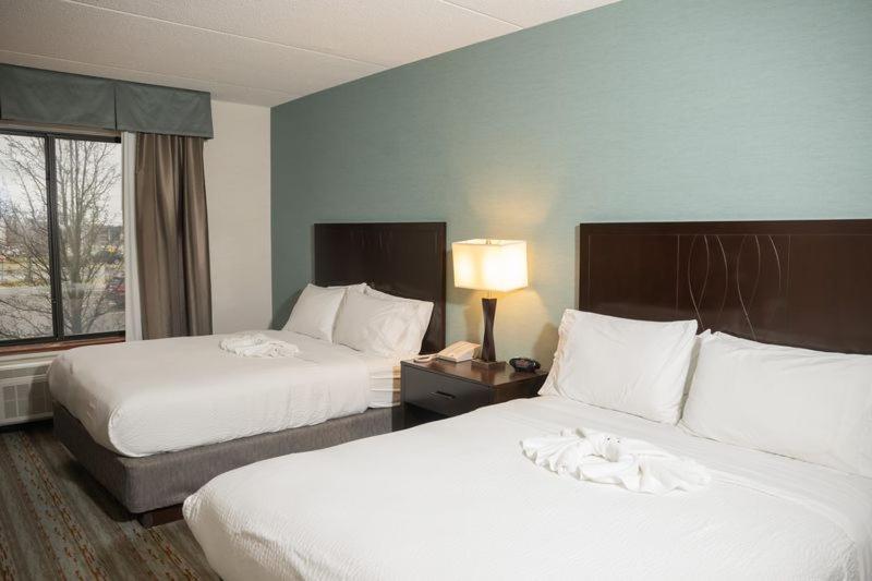 | Holiday Inn Express Hotel & Suites Erie (Summit Township), an IHG Hotel