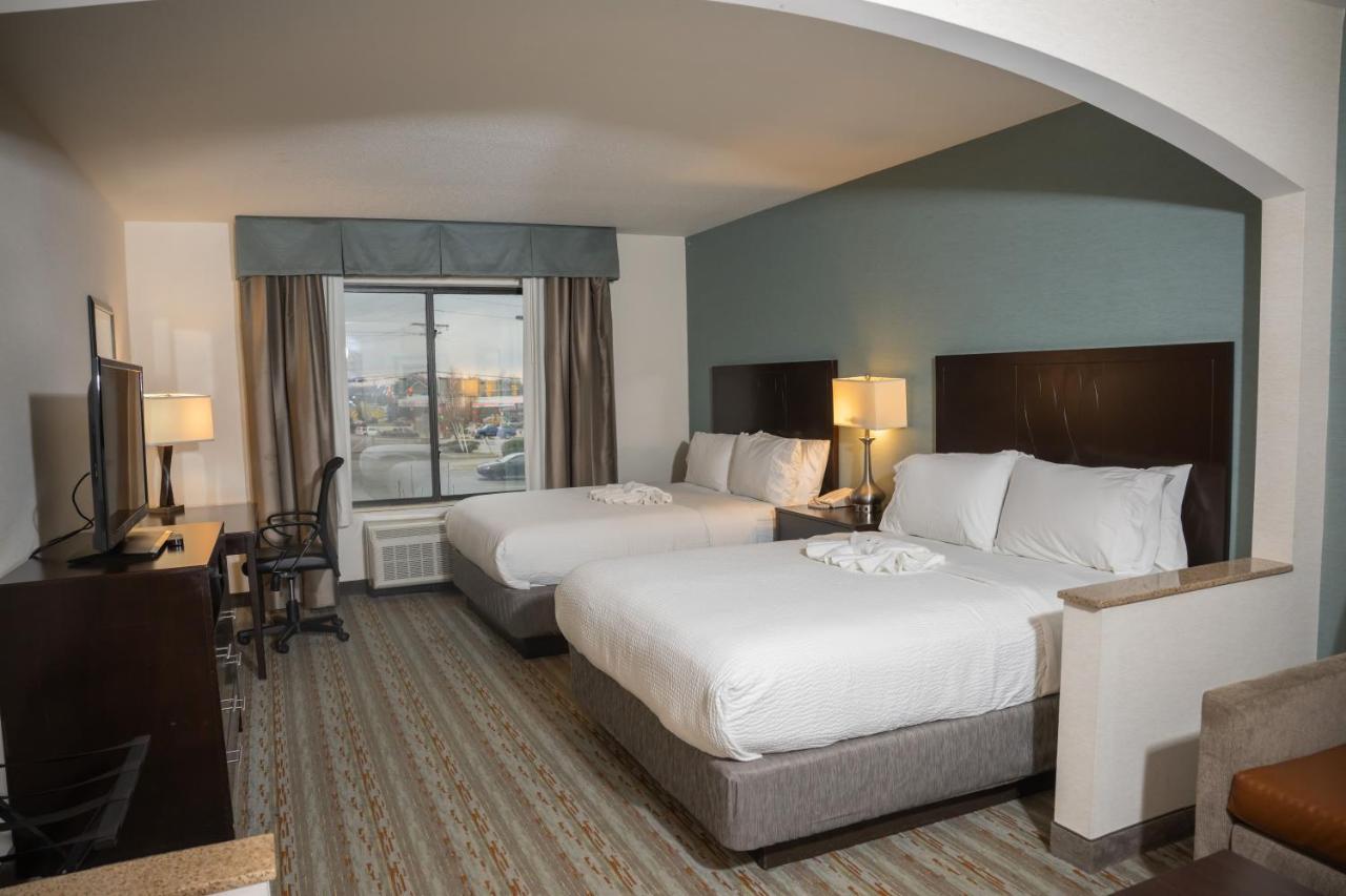 | Holiday Inn Express Hotel & Suites Erie (Summit Township), an IHG Hotel