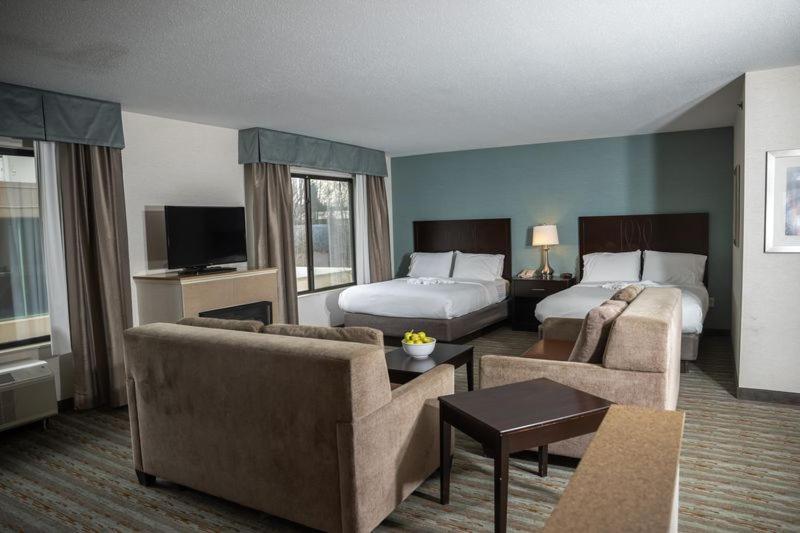 | Holiday Inn Express Hotel & Suites Erie (Summit Township), an IHG Hotel