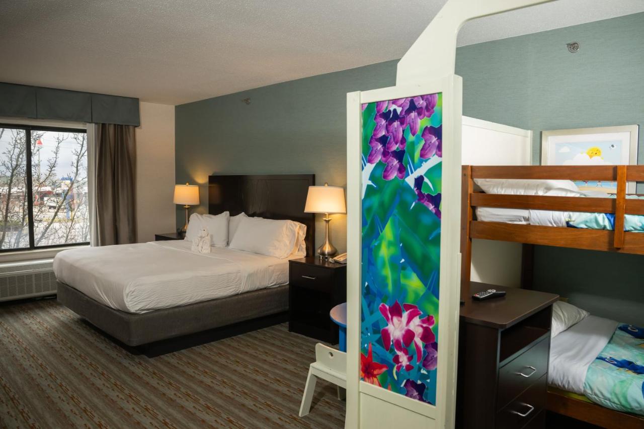 | Holiday Inn Express Hotel & Suites Erie (Summit Township), an IHG Hotel