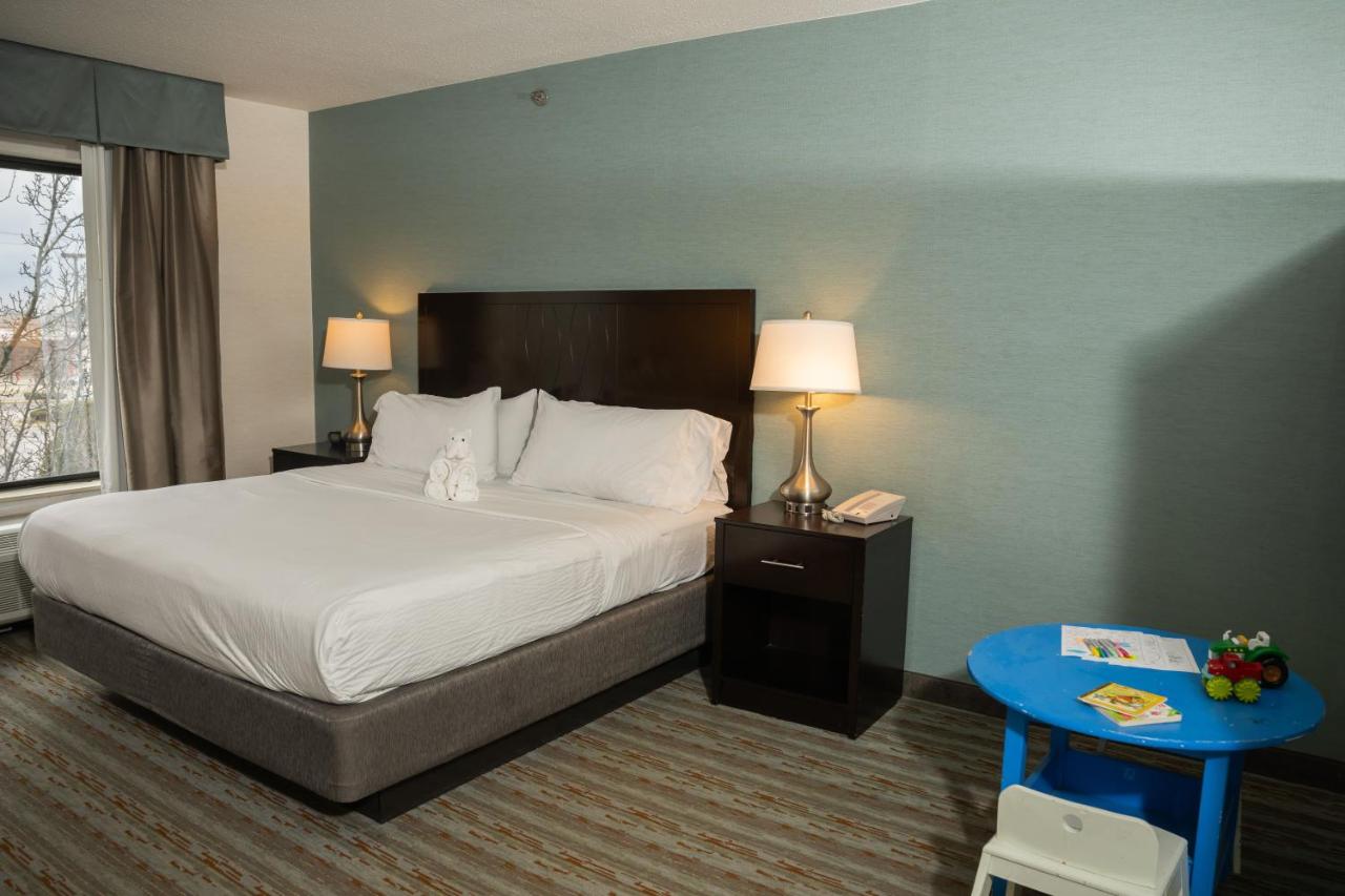 | Holiday Inn Express Hotel & Suites Erie (Summit Township), an IHG Hotel