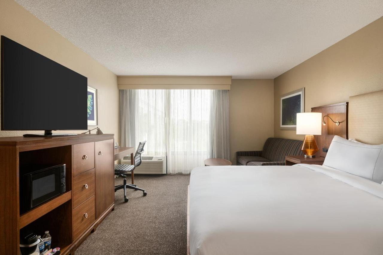  | Crowne Plaza Hotel Fort Myers at Bell Tower Shops, an IHG Hotel
