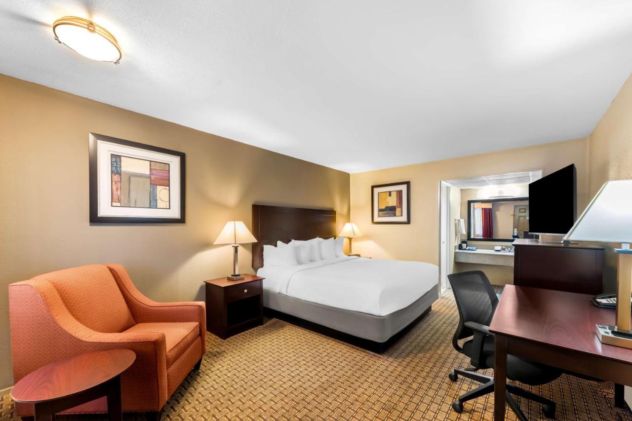King Room with Roll-In Shower - Disability Access at Best Western Markita Inn
