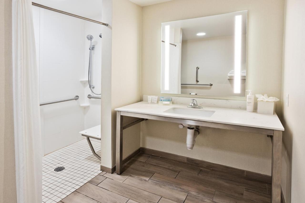 King Room with Bath Tub - Mobility/Hearing Access at Hilton Garden Inn Montgomery - EastChase