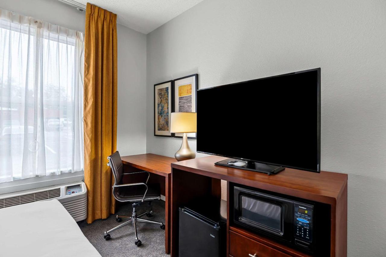 Queen Room with Sofa Bed - Non-Smoking at Comfort Inn & Suites Staunton
