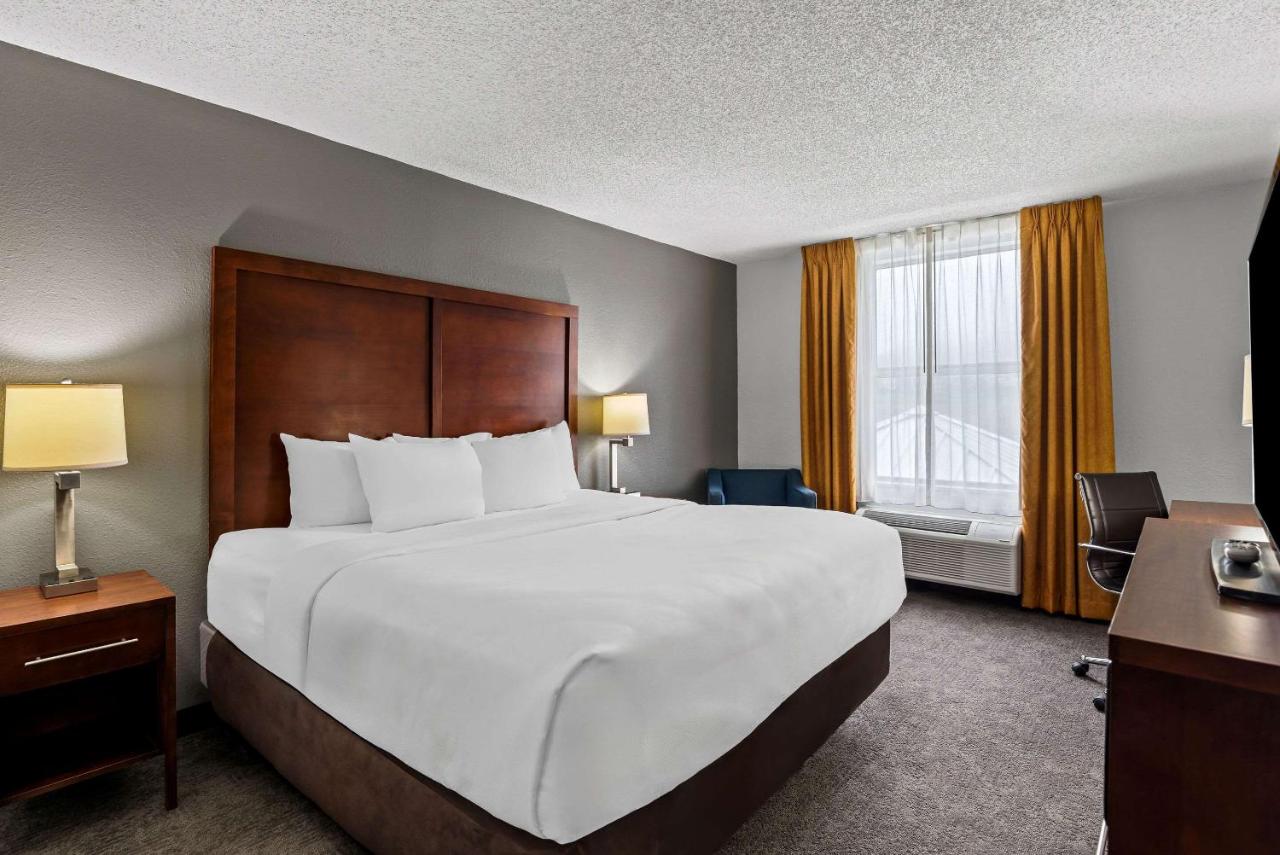 King Room with Sofa Bed - Non-Smoking at Comfort Inn & Suites Staunton