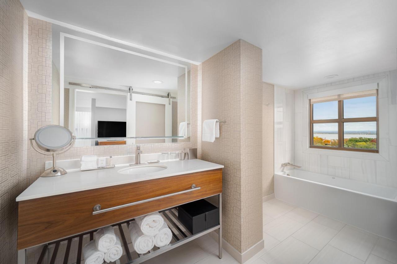 Executive King Suite at Horseshoe Bay Resort