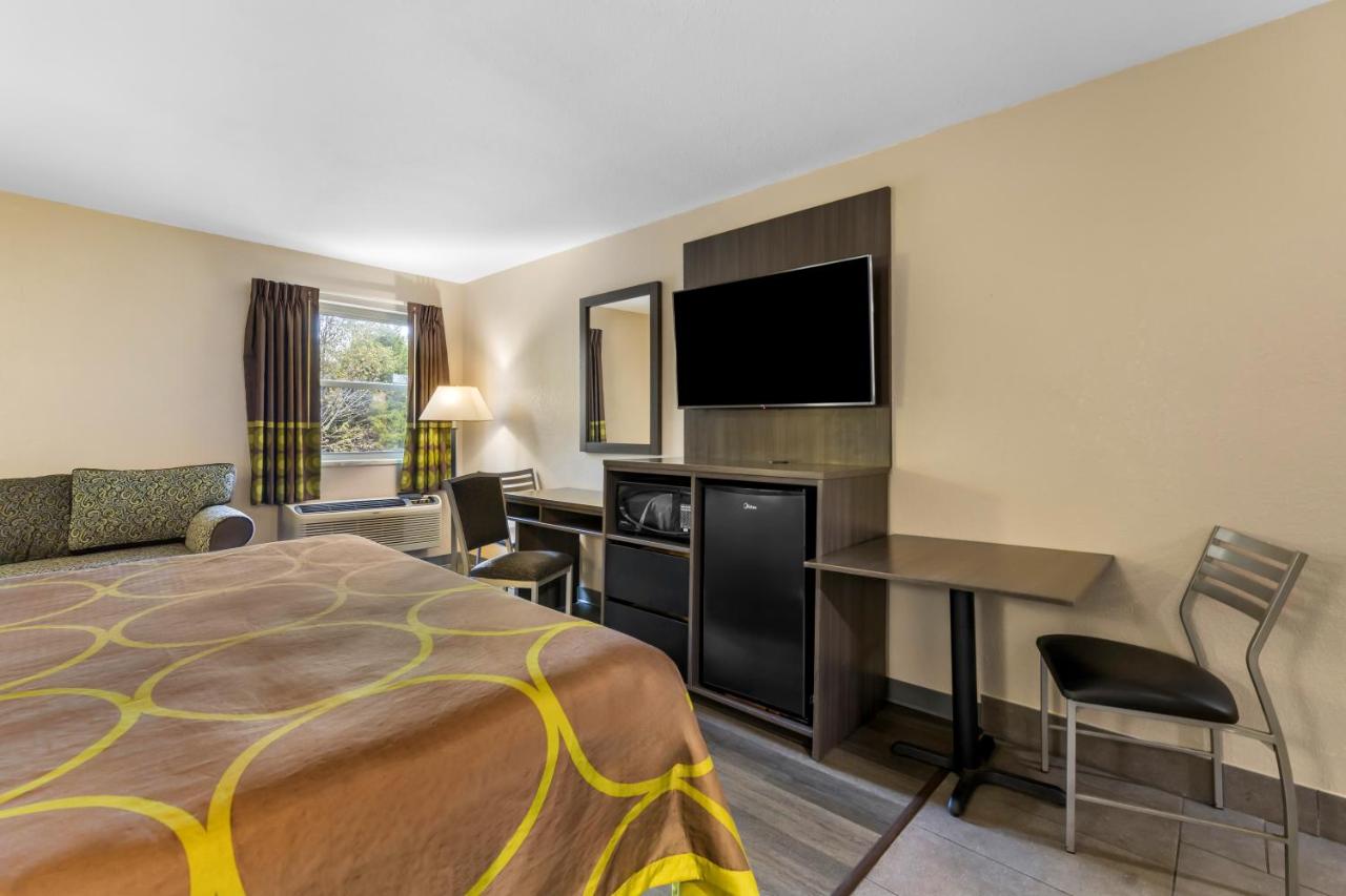King Suite - Non-Smoking at Super 8 by Wyndham Dickson