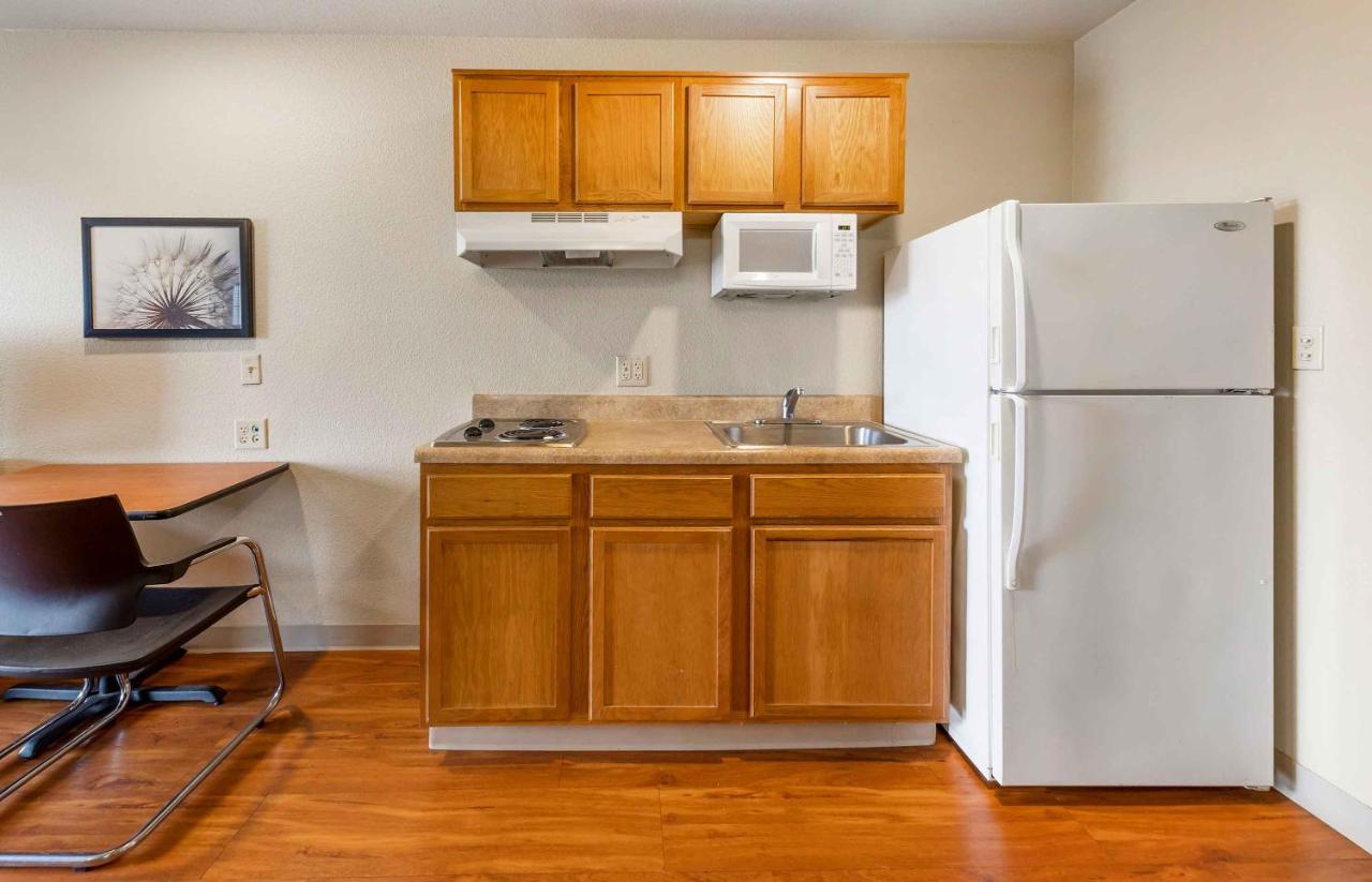Queen Room with Sofa Bed - Non-Smoking at Extended Stay America Select Suites - Austin - Round Rock