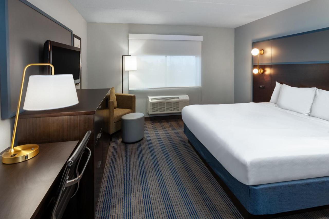 King Room with Roll-in Shower - Mobility Access/Non-Smoking at AmericInn by Wyndham Peoria
