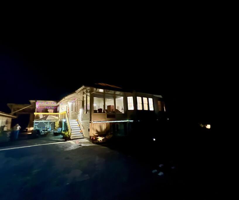 | Aloha Junction Suites - 5 min from Hawaii Volcanoes National Park