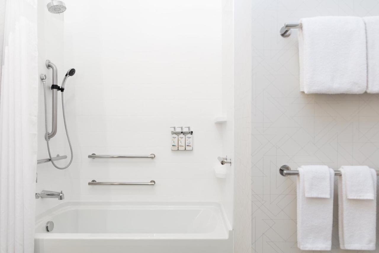 | Holiday Inn Express & Suites Sturbridge, an IHG Hotel