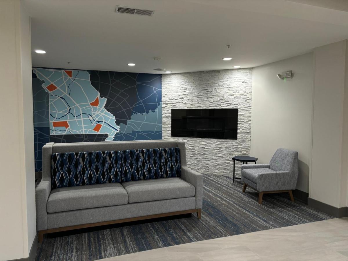| Holiday Inn Express Hotel & Suites St. Robert, an IHG Hotel