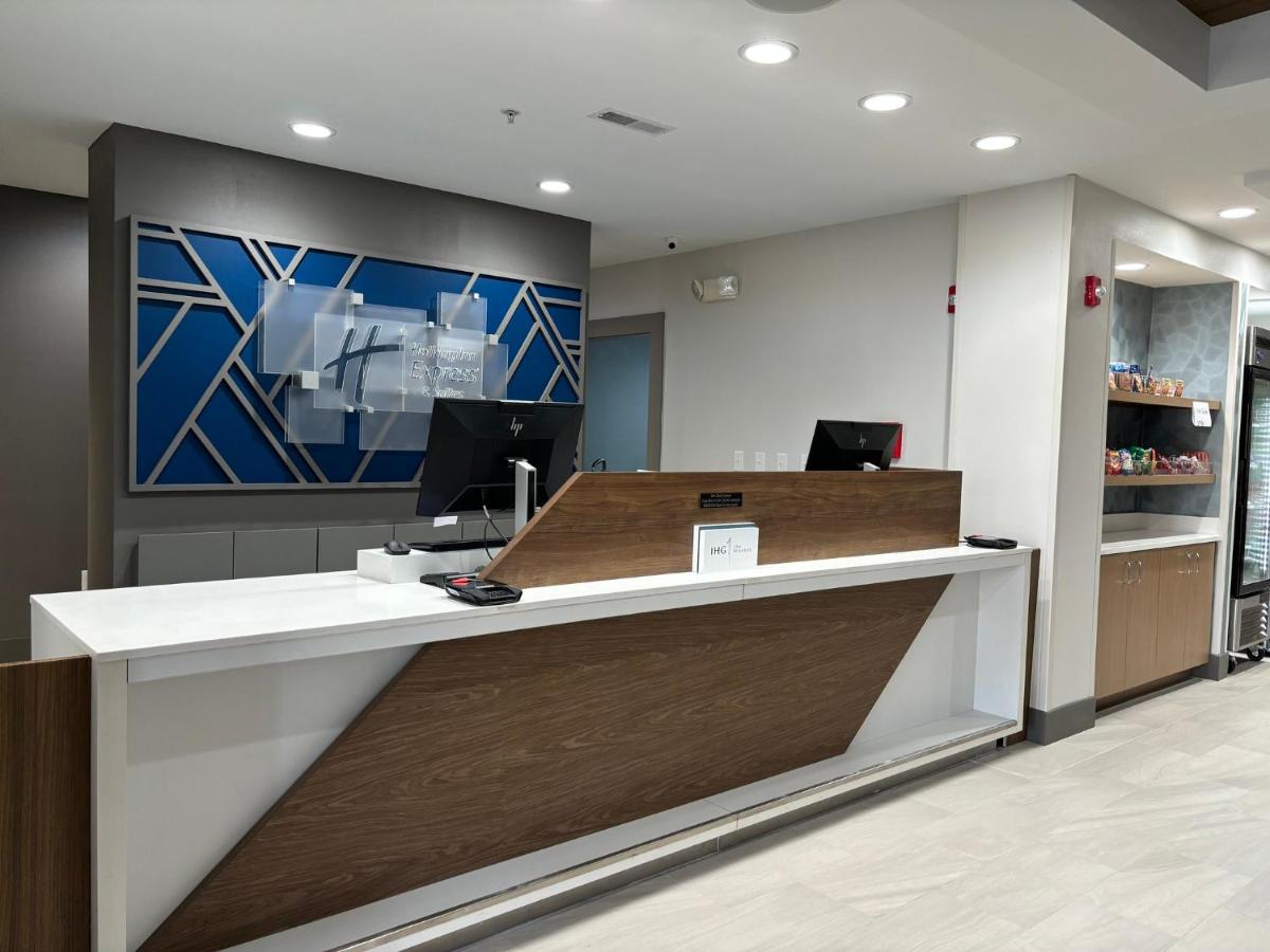 | Holiday Inn Express Hotel & Suites St. Robert, an IHG Hotel
