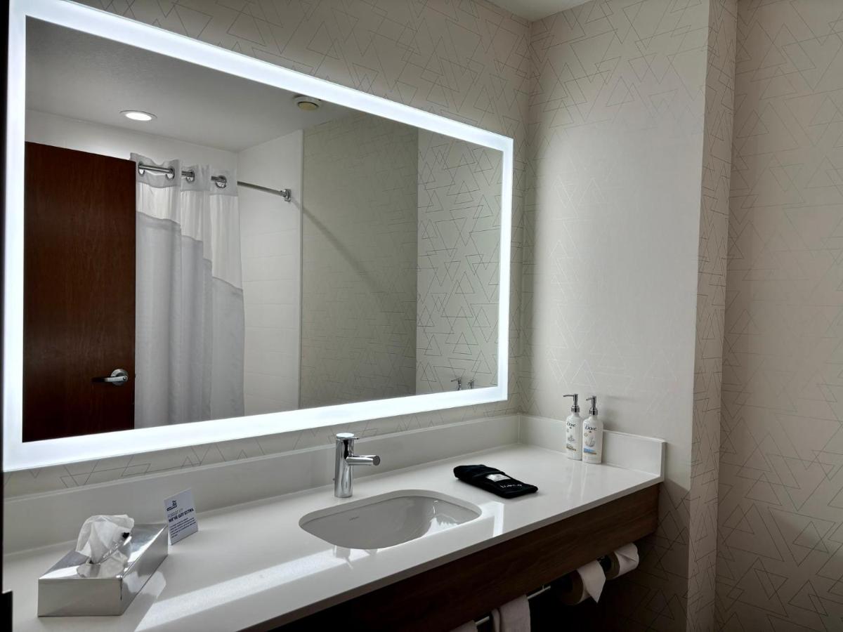| Holiday Inn Express Hotel & Suites St. Robert, an IHG Hotel