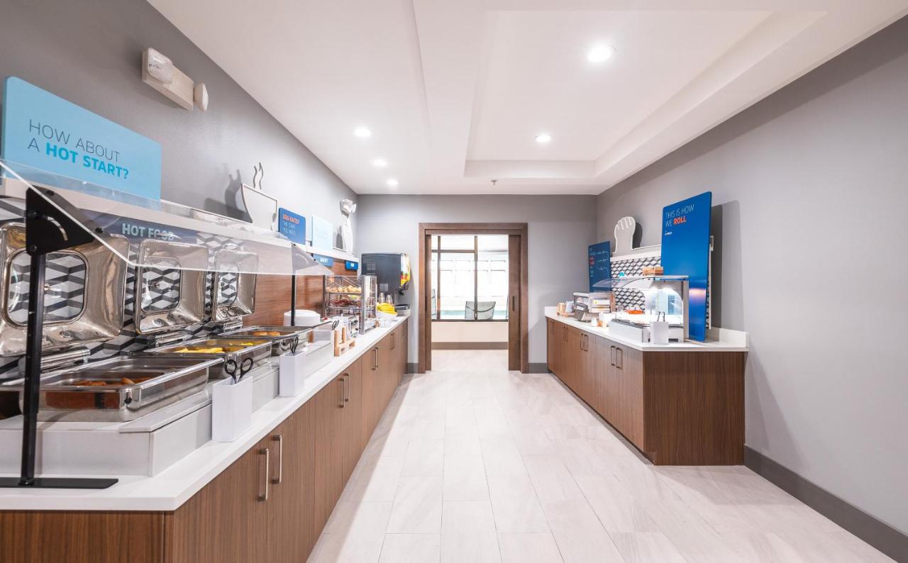 | Holiday Inn Express Hotel & Suites St. Robert, an IHG Hotel