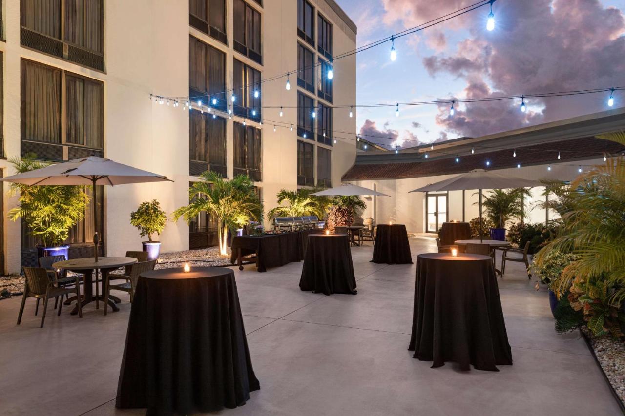  | Crowne Plaza Hotel Fort Myers at Bell Tower Shops, an IHG Hotel