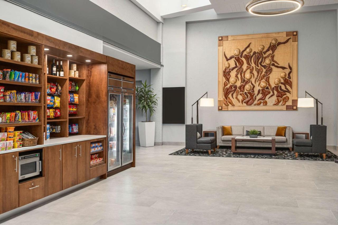  | Crowne Plaza Hotel Fort Myers at Bell Tower Shops, an IHG Hotel