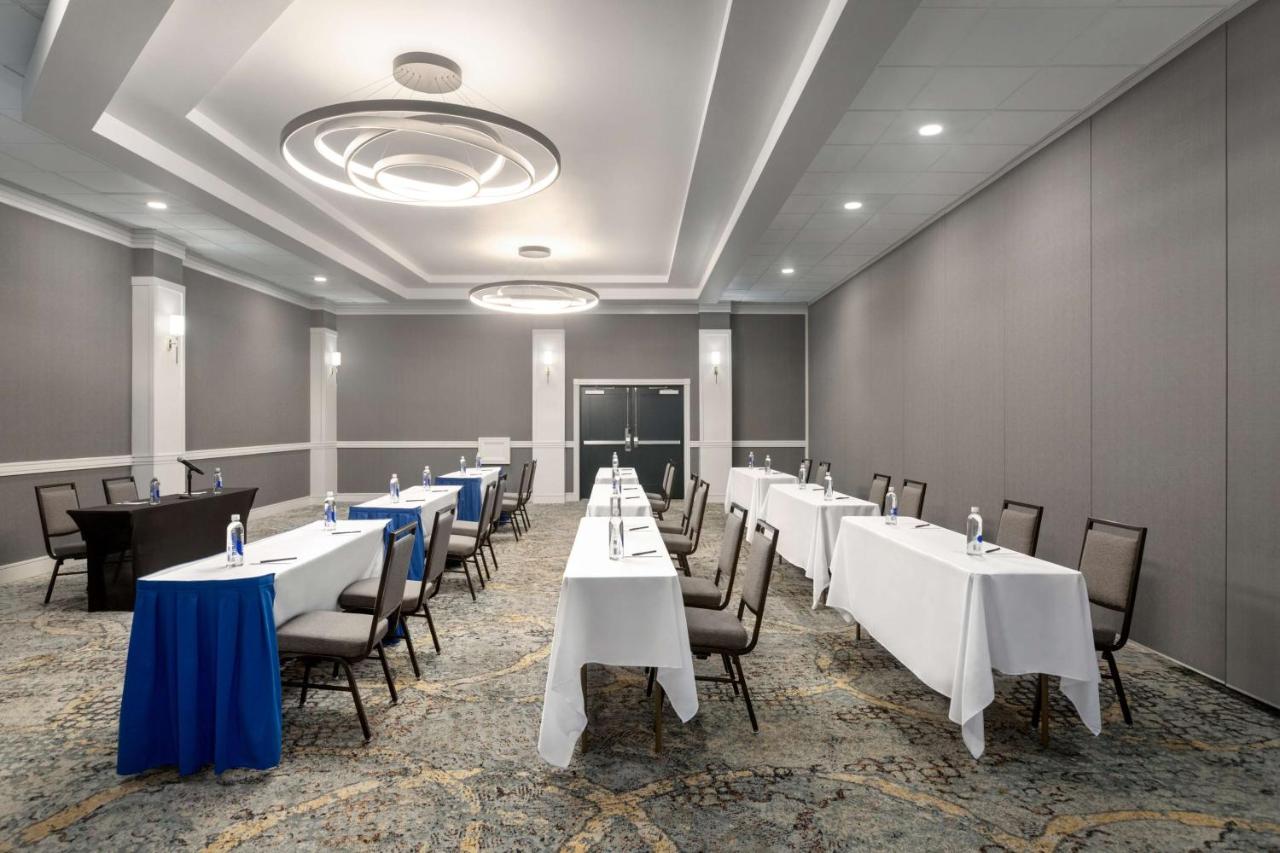  | Crowne Plaza Hotel Fort Myers at Bell Tower Shops, an IHG Hotel