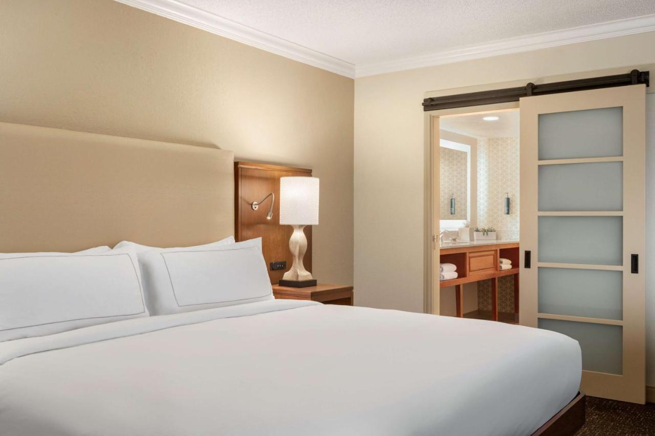  | Crowne Plaza Hotel Fort Myers at Bell Tower Shops, an IHG Hotel