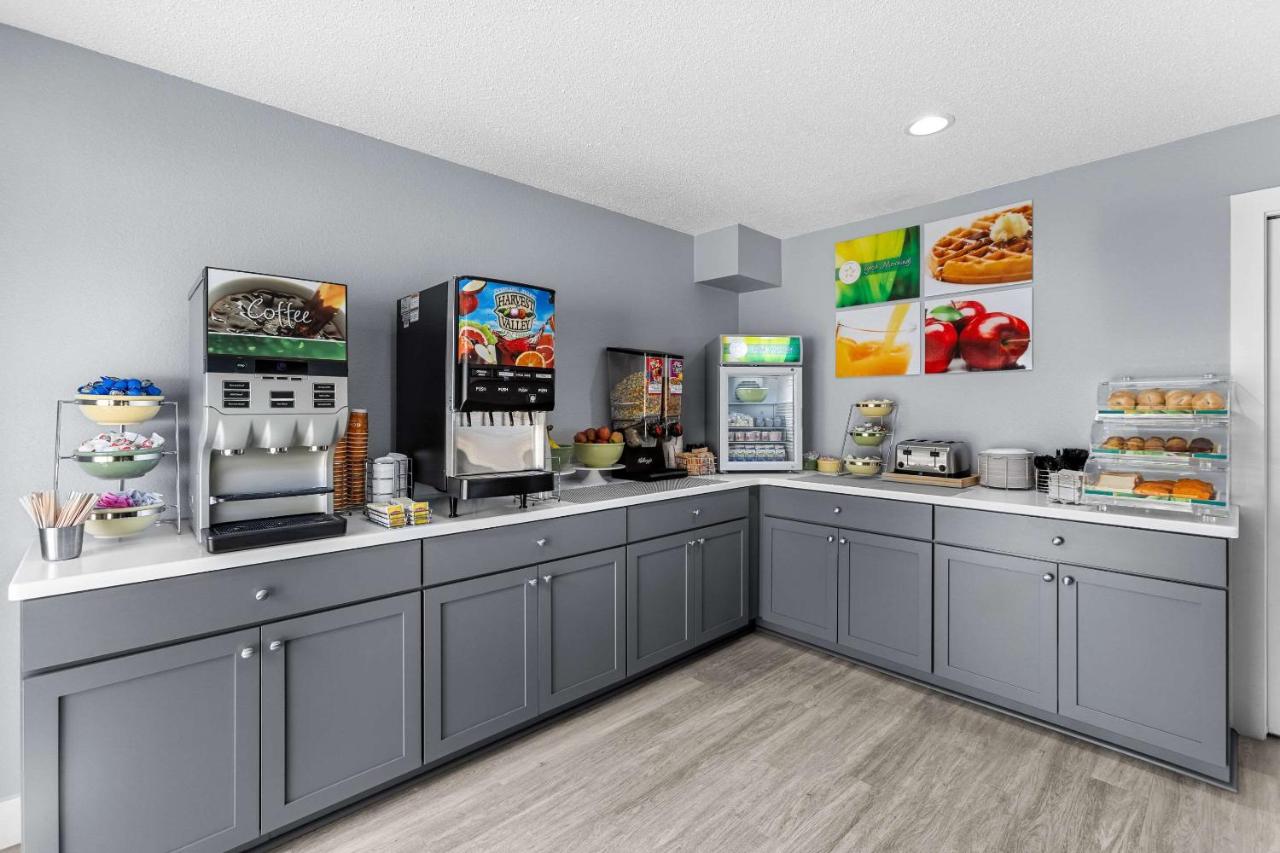 | Quality Inn Lakefront