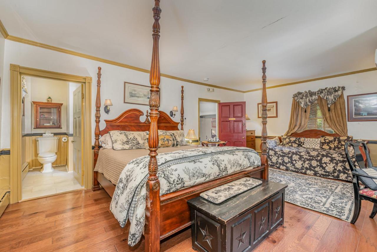 | Fallen Tree Farm Bed and Breakfast