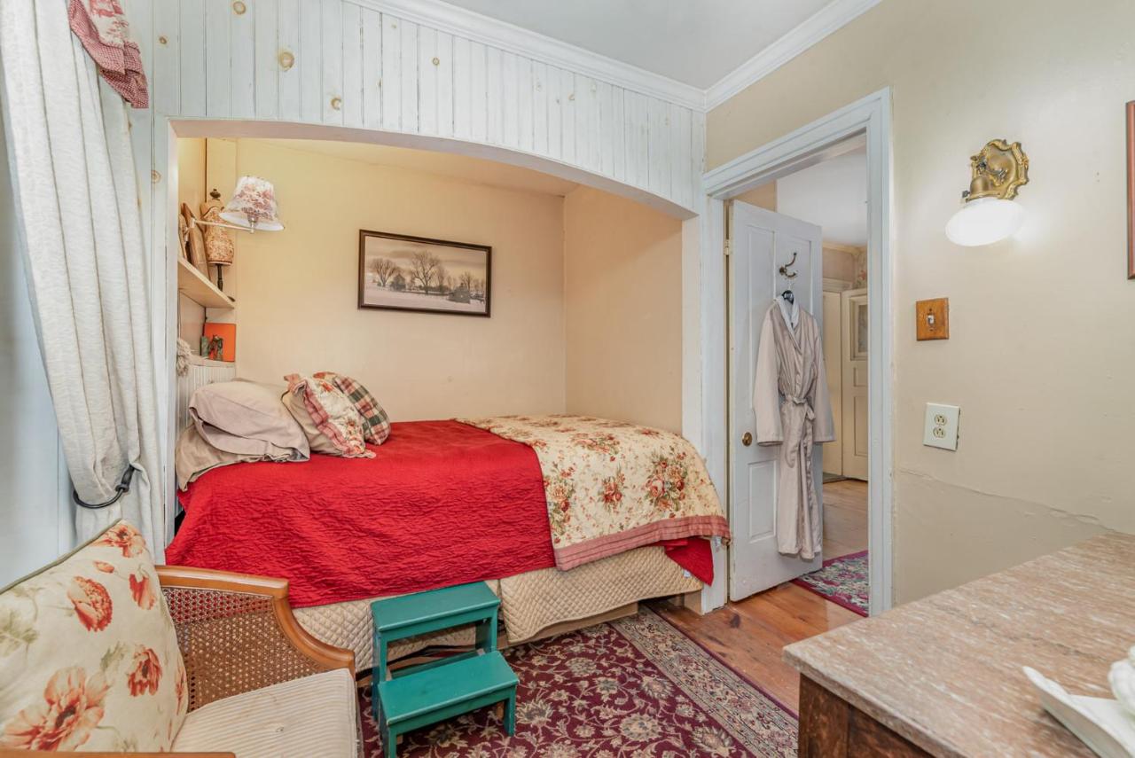 | Fallen Tree Farm Bed and Breakfast