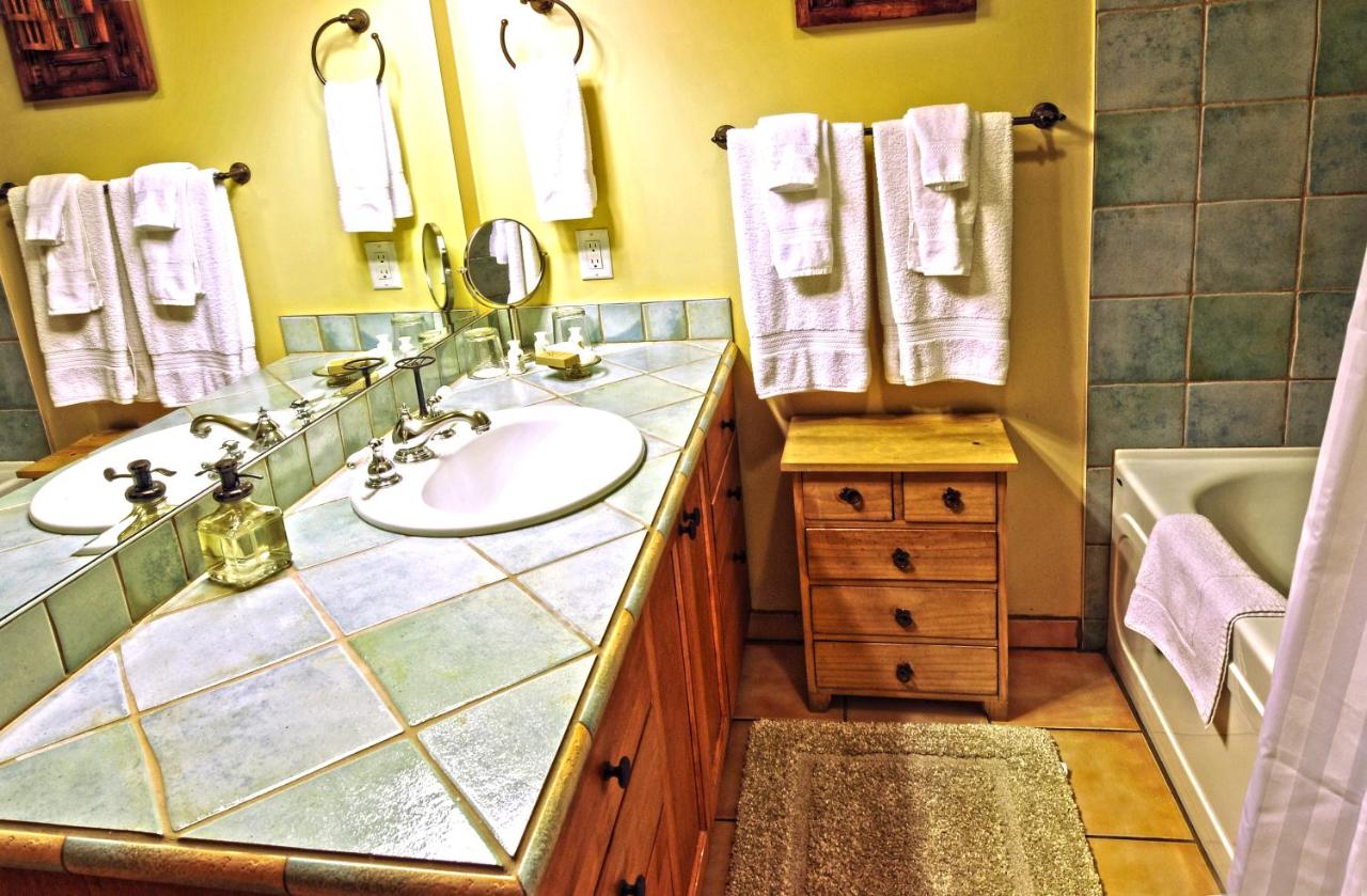 Deluxe Suite at Blue Iguana Inn