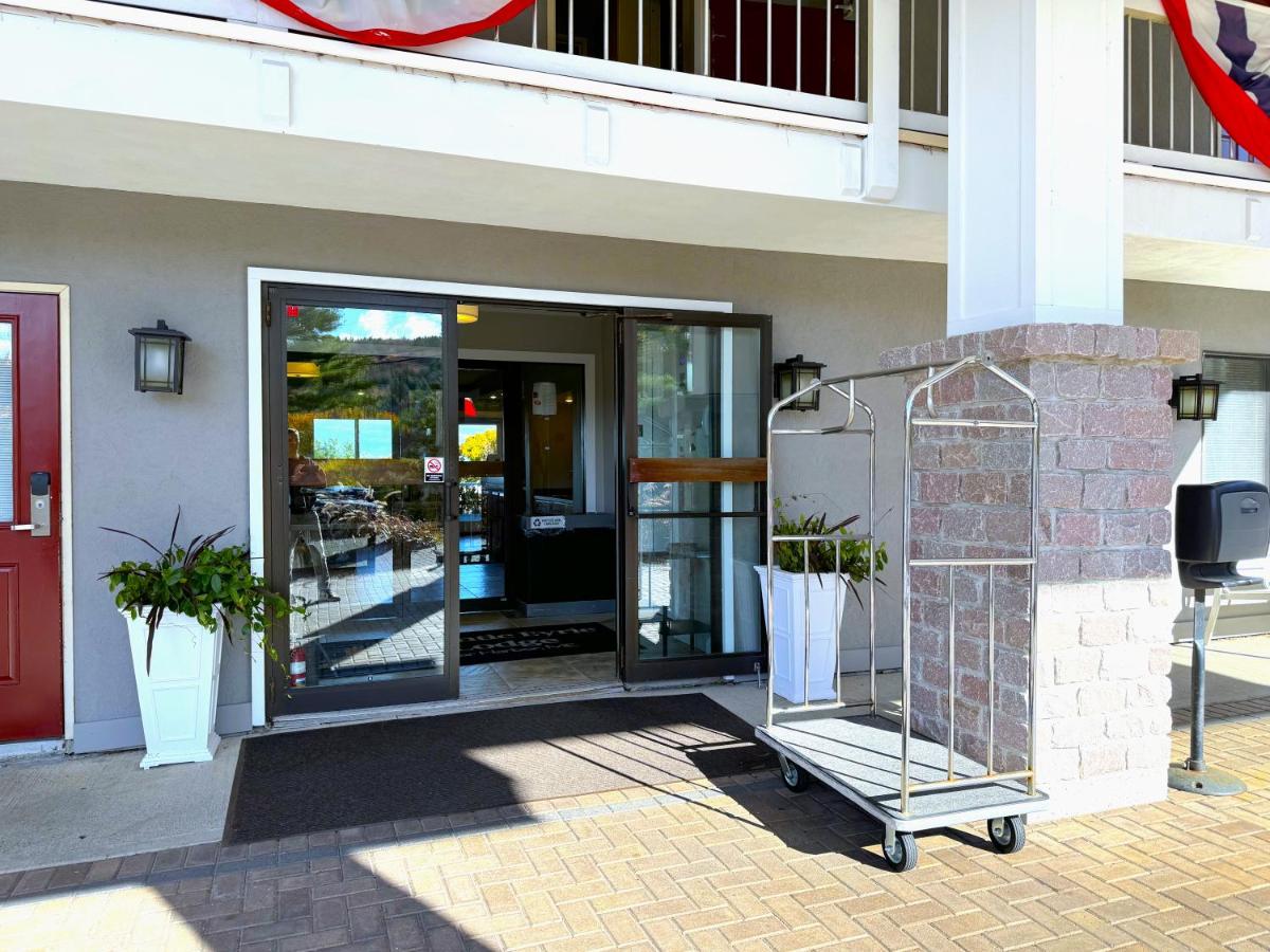 | Atlantic Eyrie Lodge