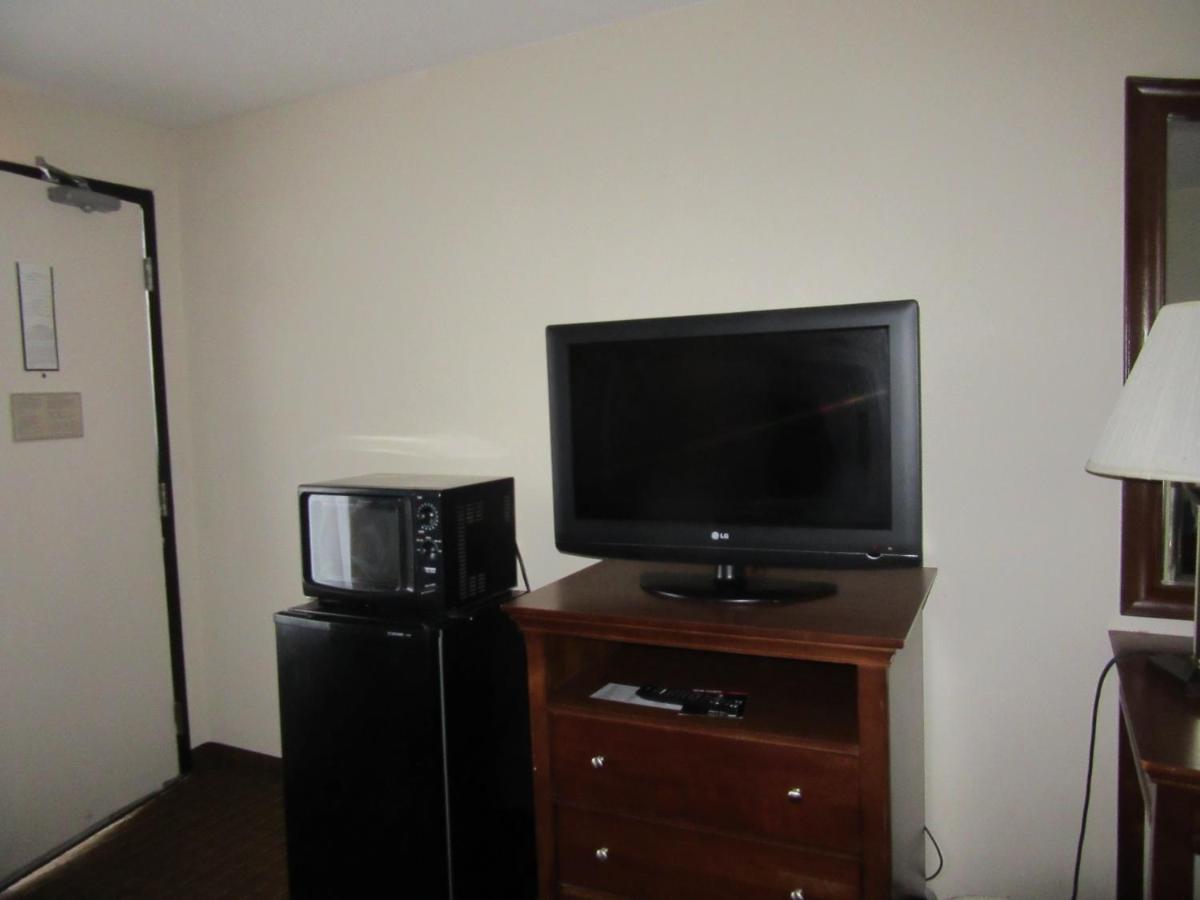 Double Room with Two Double Beds - Smoking at Quality Inn Fort Jackson