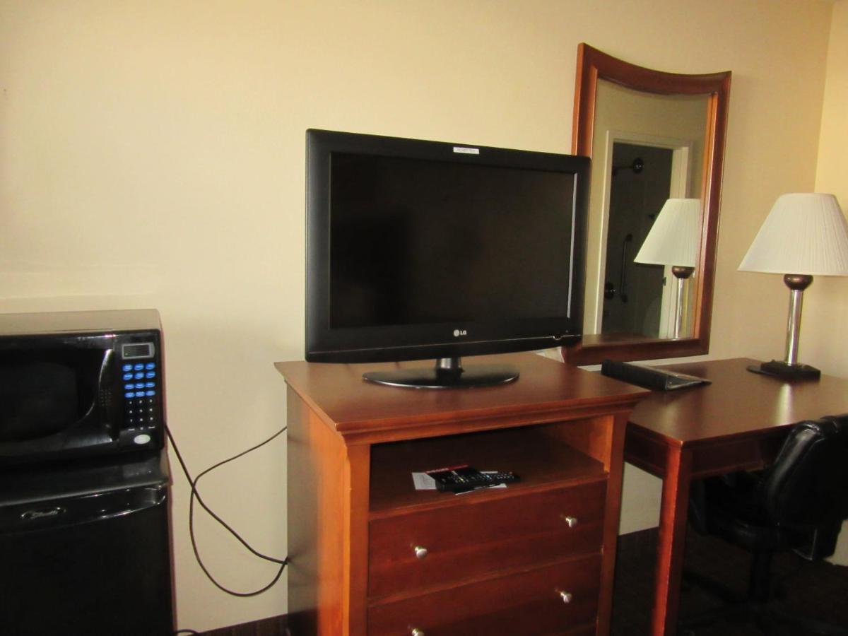 King Room - Disability Access/Non-Smoking at Quality Inn Fort Jackson