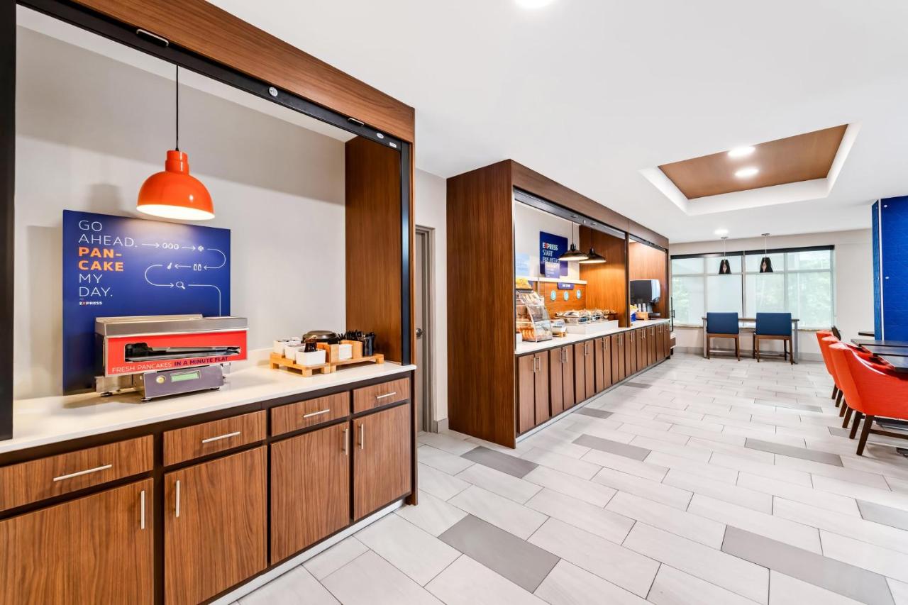 | Holiday Inn Express & Suites Sylva / Dillsboro, an IHG Hotel