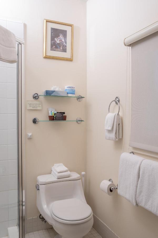 Deluxe Queen Room at Washington Square Inn
