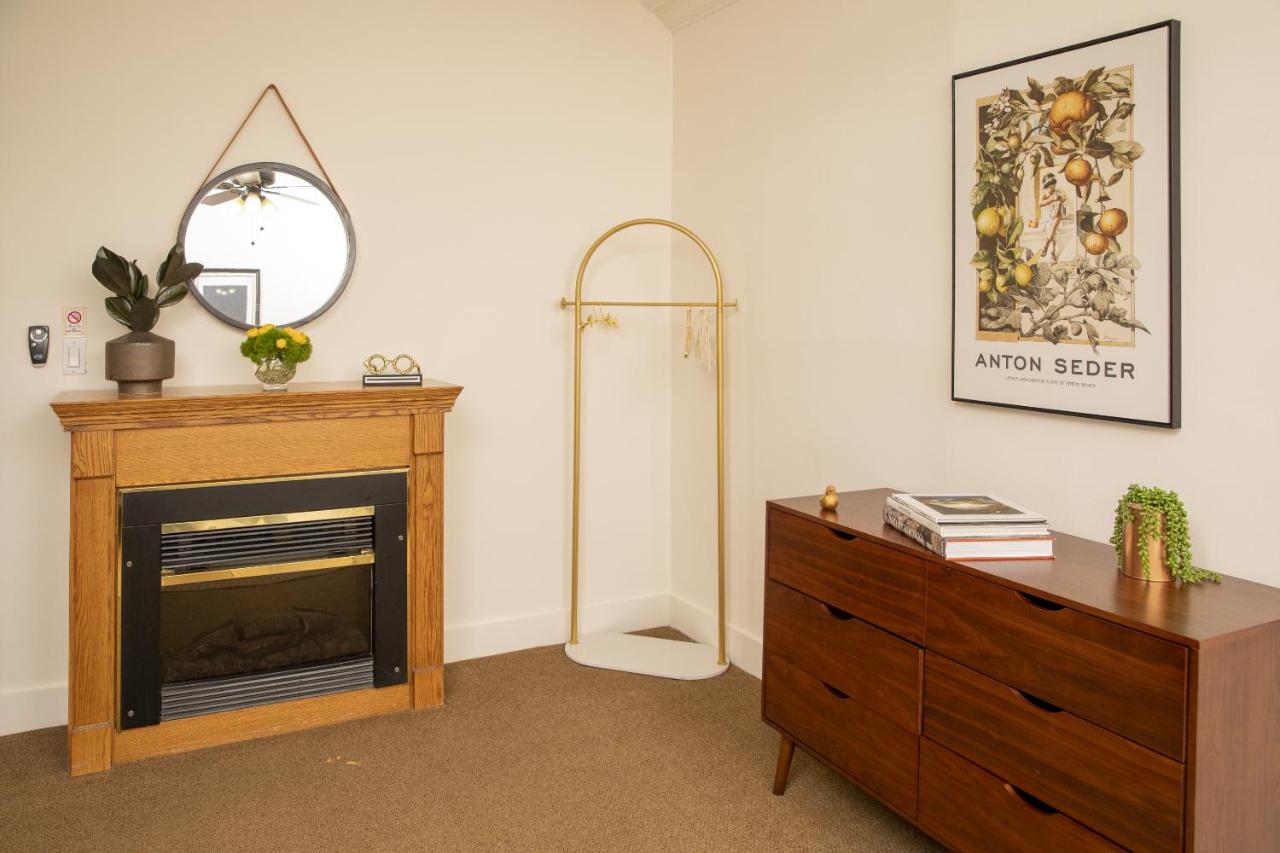 Superior King Room at Washington Square Inn