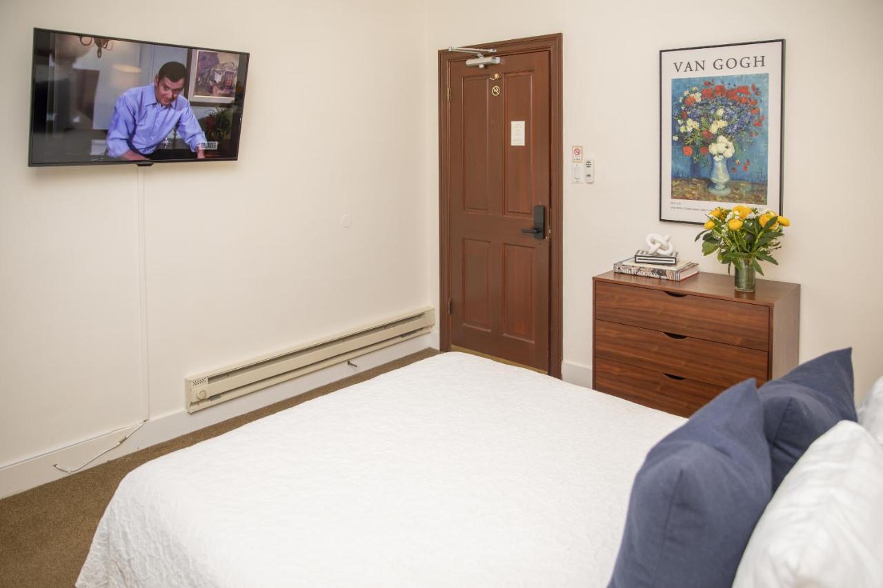 Standard Queen Room at Washington Square Inn