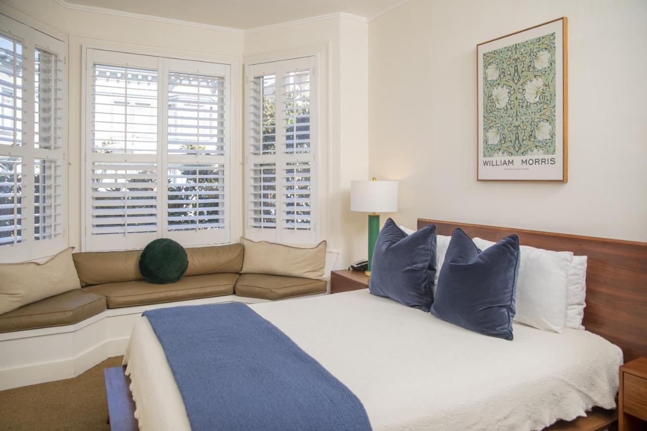 Deluxe Queen Room at Washington Square Inn