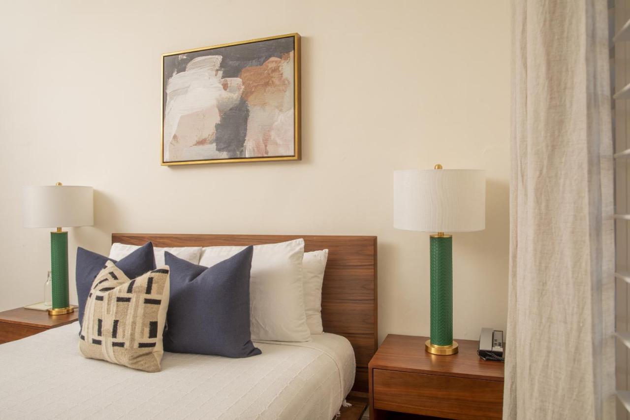 Deluxe Queen Room at Washington Square Inn