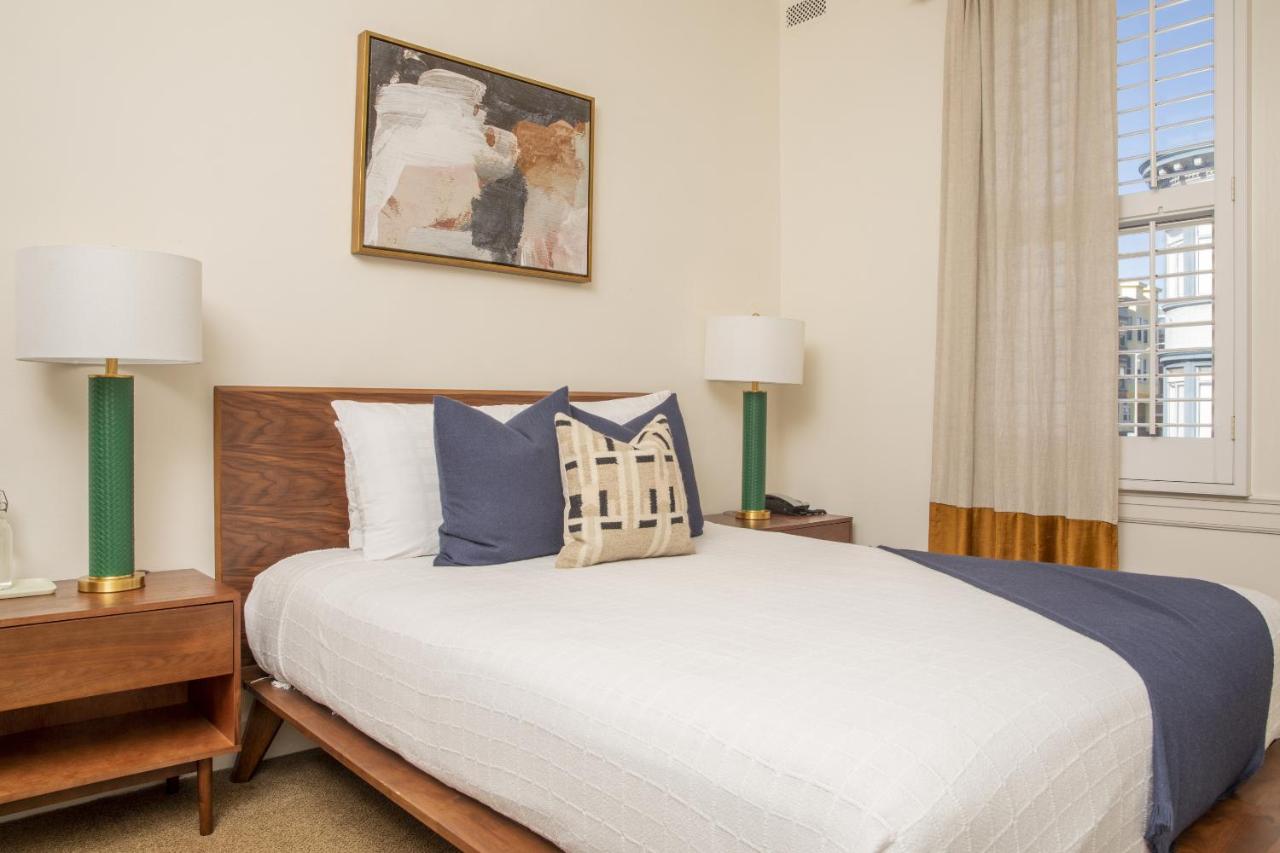 Deluxe Queen Room at Washington Square Inn