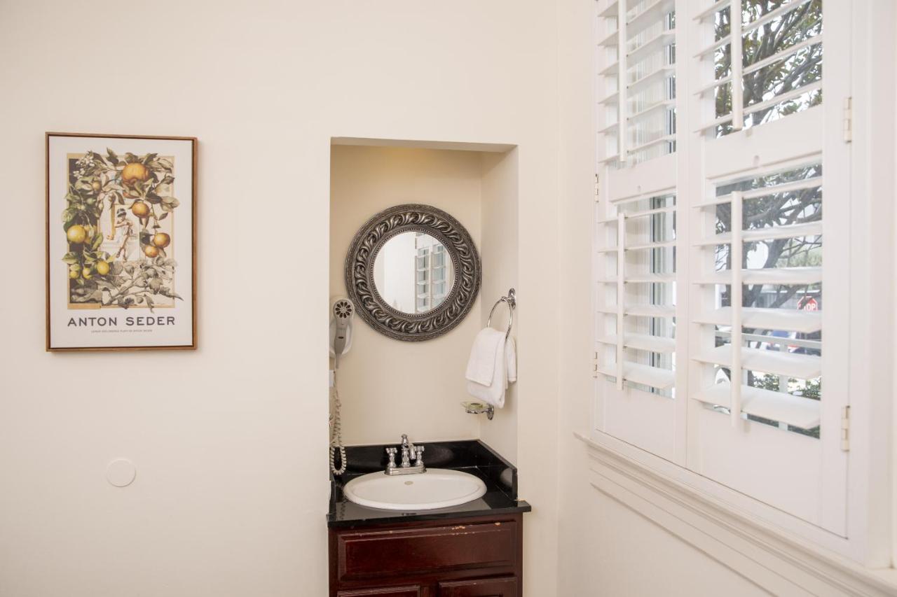 Deluxe Queen Room at Washington Square Inn