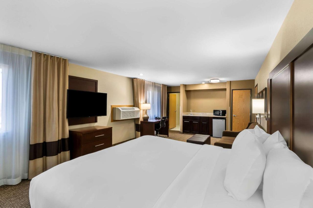 Efficiency King Room - Accessible/Non Smoking at Comfort Inn & Suites Greeley