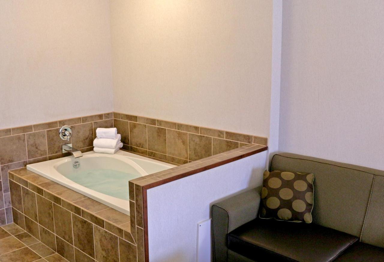 King Room with Spa Bath at Holiday Inn West Yellowstone by IHG.